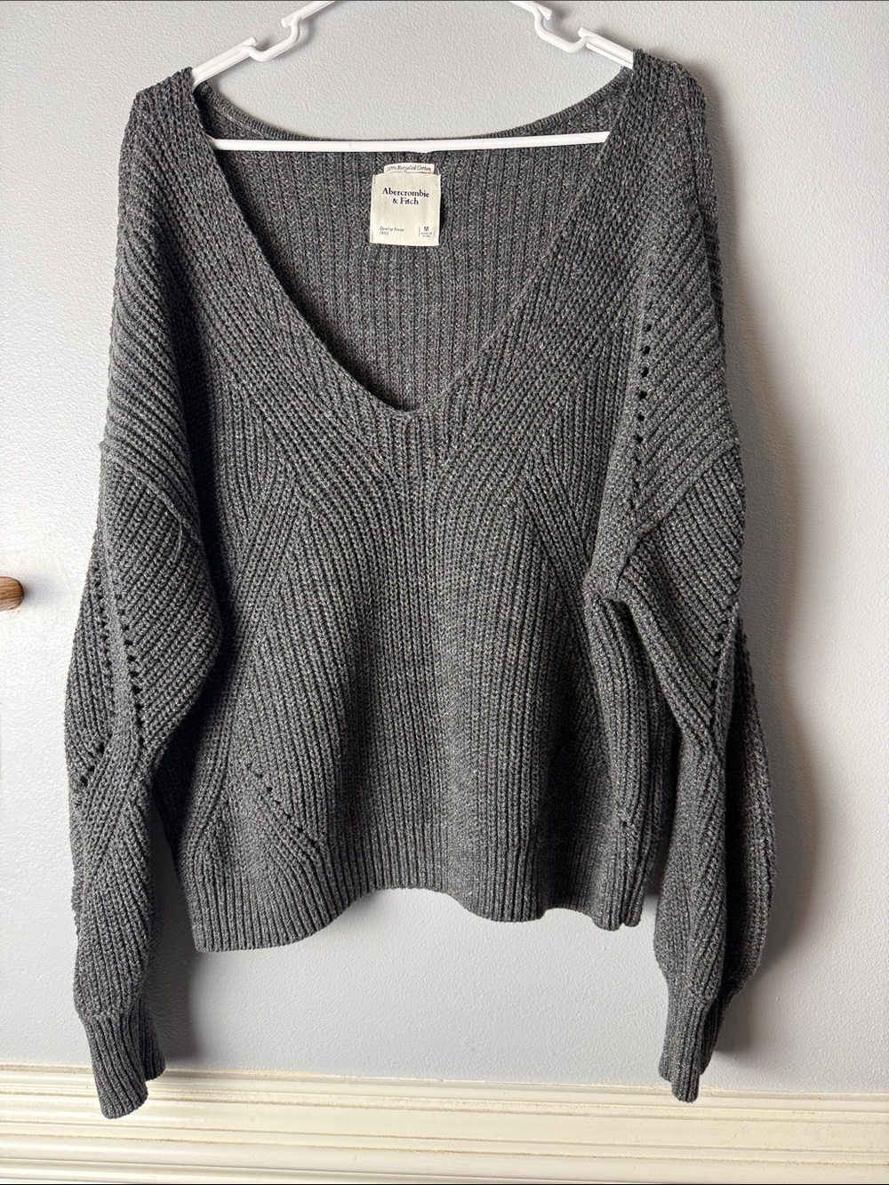 Abercrombie & Fitch Charc Gray V-Neck Ribbed Knit Sweater. Recycled cotton